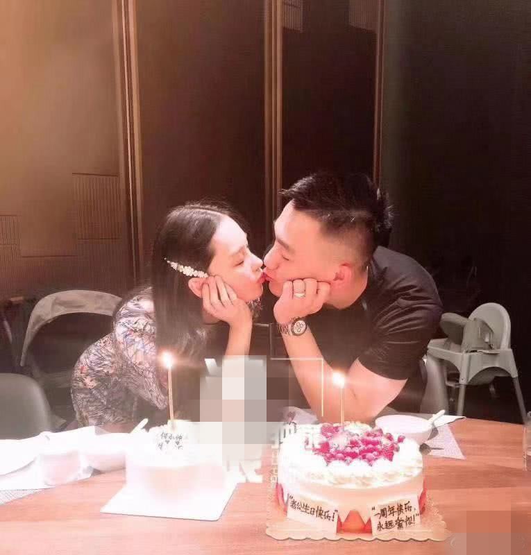张馨予首谈军婚：自曝崇拜丈夫，曾因害怕对方而不敢对视