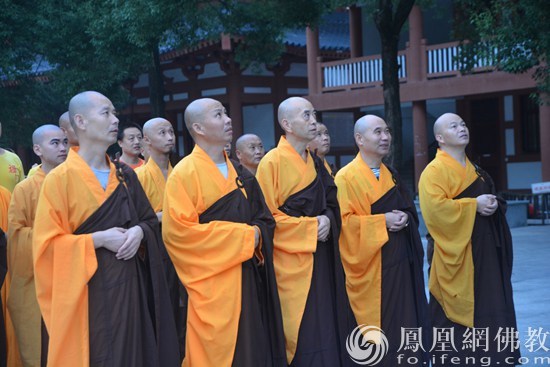 东莞芙蓉寺举行庆祝新中国成立70周年升国旗仪式