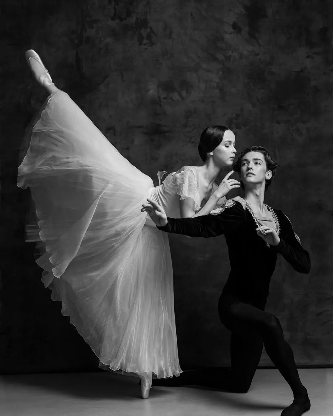 97年外国芭蕾舞少年爆红网络，明明是男人却被赞“美得像天鹅”？