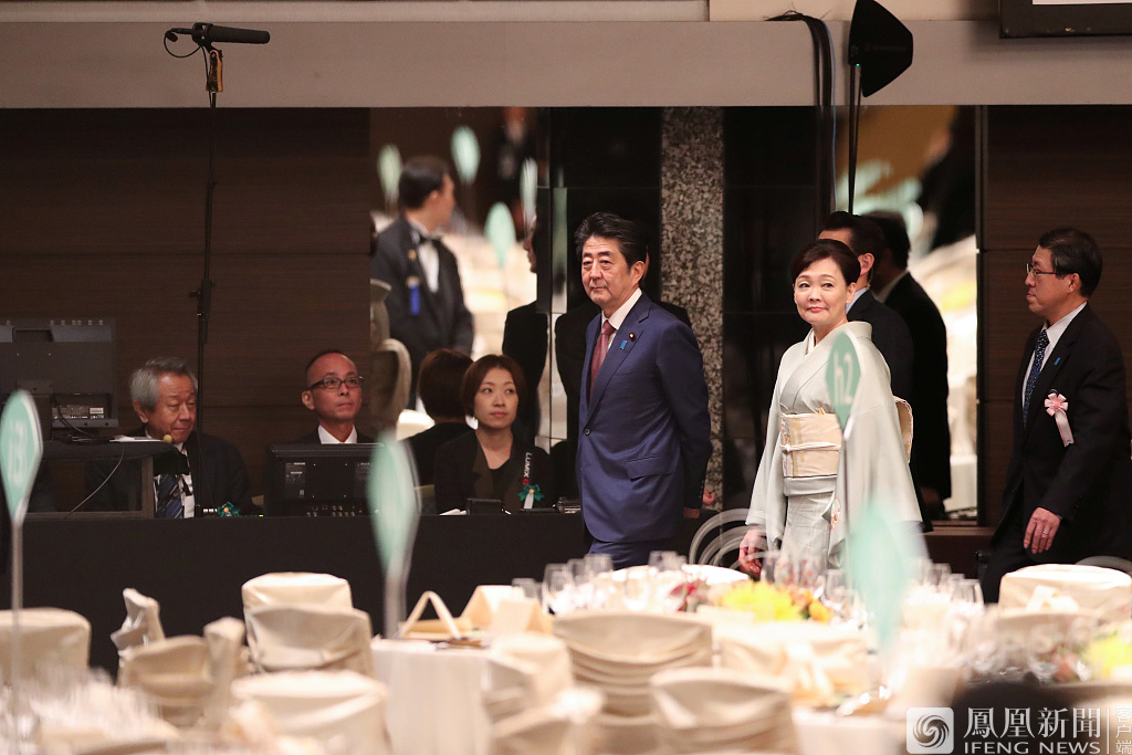 安倍晋三和夫人安倍昭惠.