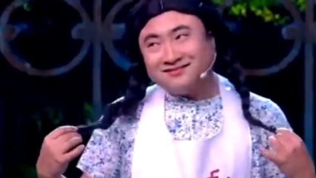 小品《我们》:乔杉爆笑反串与修睿演情侣 观众笑翻!
