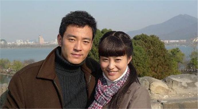 郝蕾第一任丈夫是李光洁,两人于2007年低调结婚,原定在2009年补办婚礼