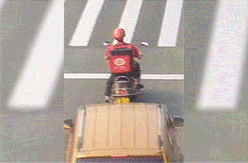 但哪怕官方都想不到,饿了么骑手居然会对这款游戏爱不释手.