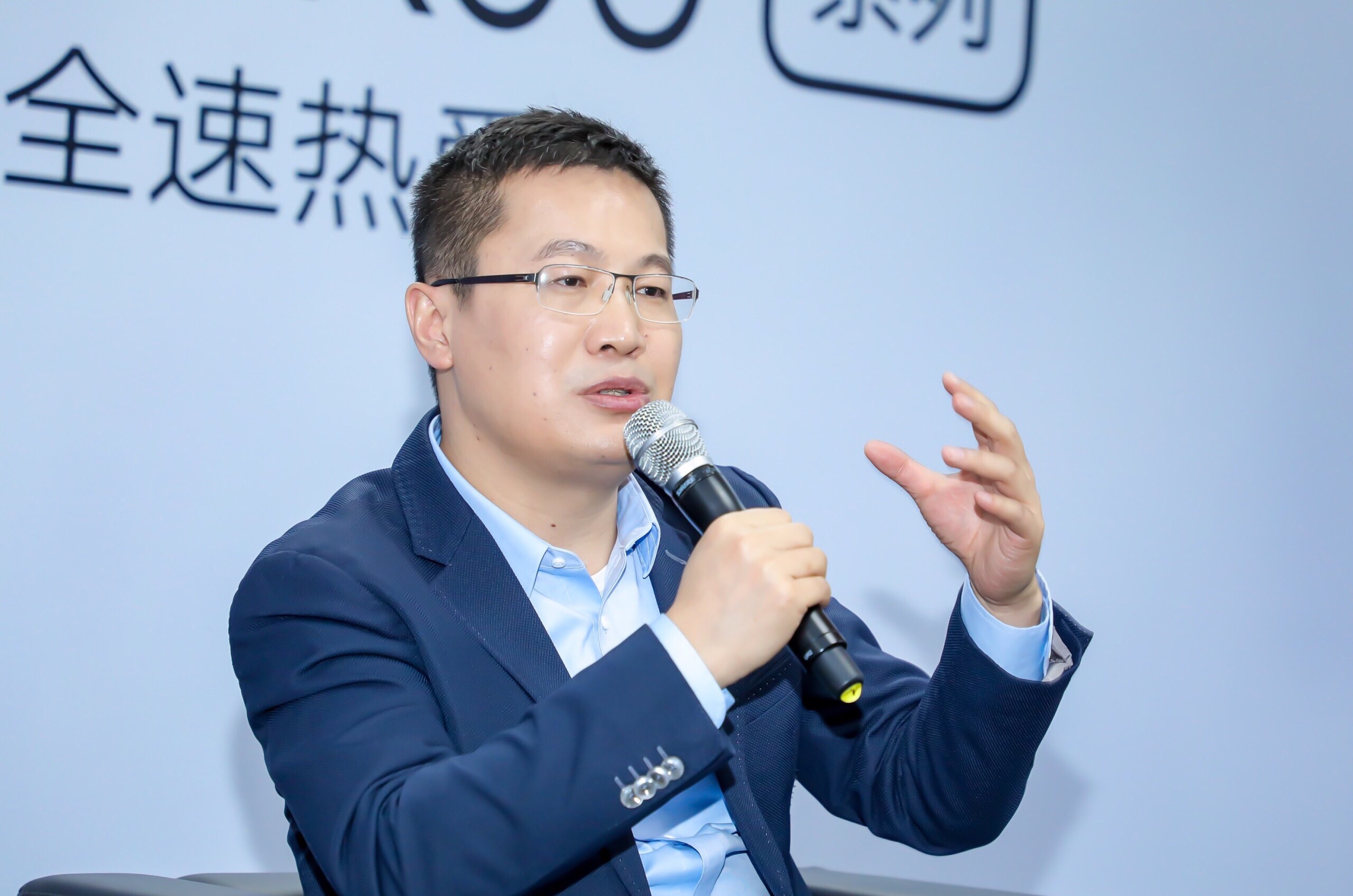 对话redmi卢伟冰k30和v30是双方的拐点之战明年要碾压对手