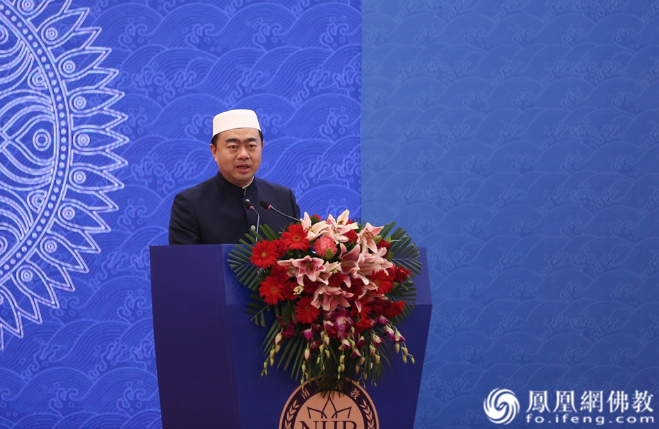 全国政协委员,中国伊斯兰教副秘书长代俊峰发言(图片来源:凤凰网佛教