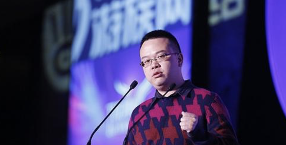 可他却钻进考场附近的街机房,那时流行的《三国志》让他玩得不亦乐乎