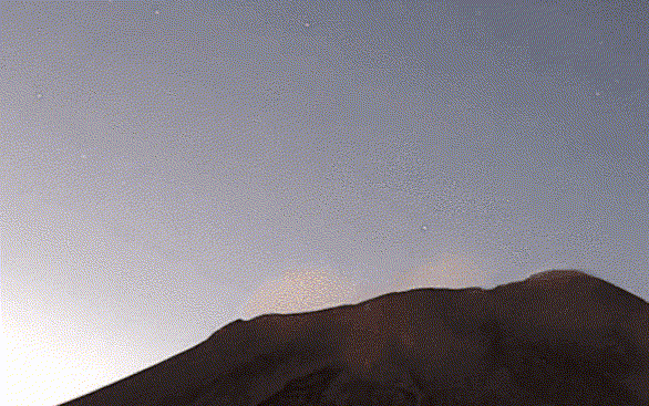 近距离实拍墨西哥火山喷发: