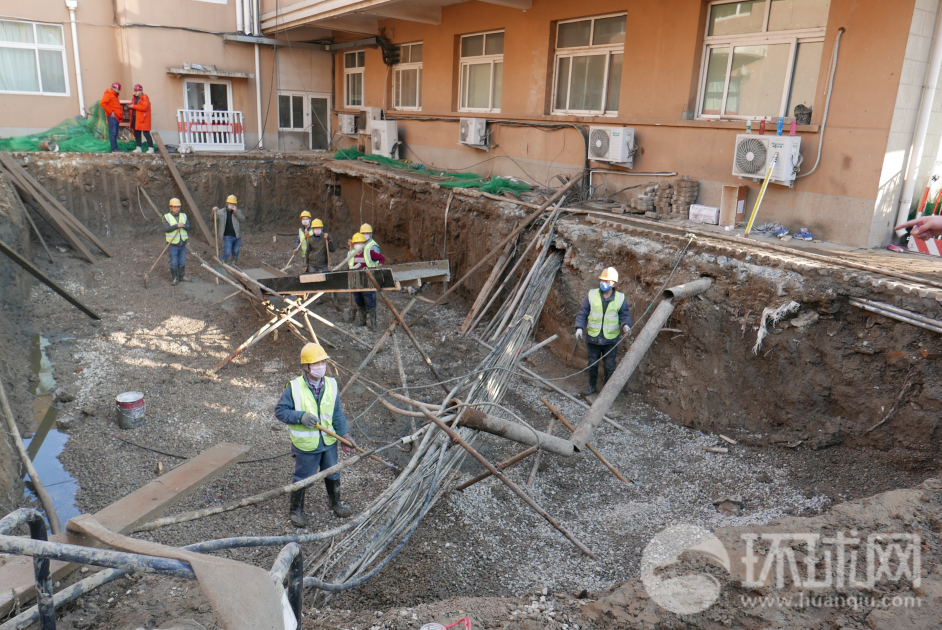 北京小汤山医院开始重建 数百工人入驻施工