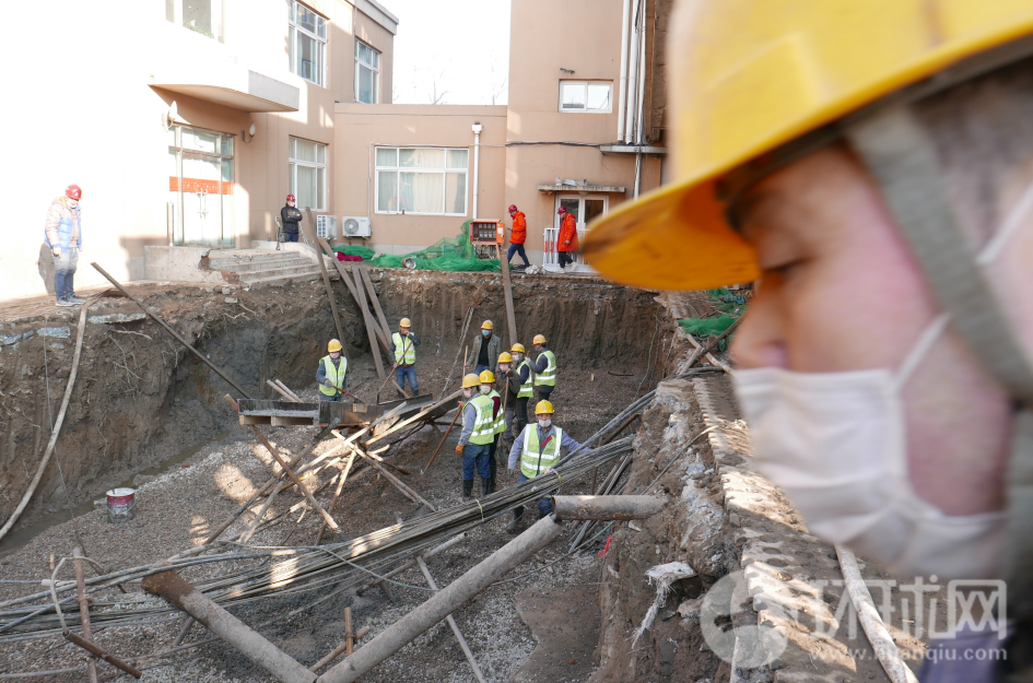 北京小汤山医院开始重建 数百工人入驻施工