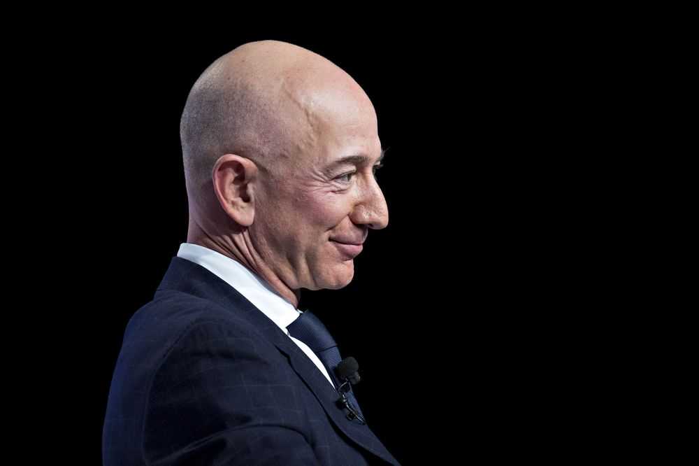 jeff bezos)的个人净资产也增加大约132亿美元至1295亿美元,仍为世界