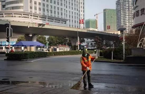 非常时的武汉日常：见面最多的是骑手街头没有行人