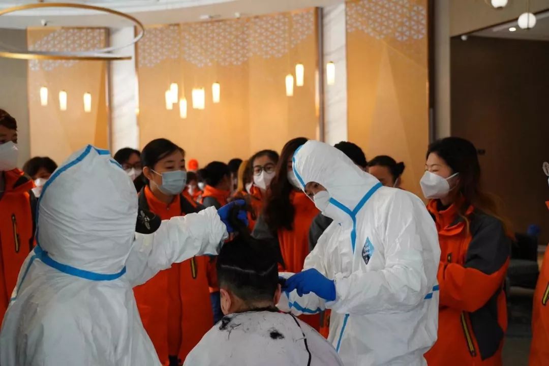 非常时的武汉日常：见面最多的是骑手街头没有行人