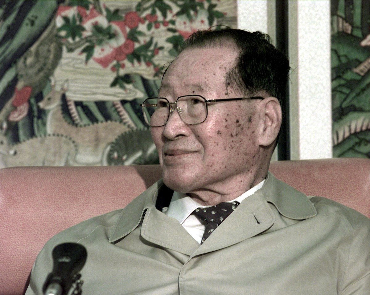 1974年现代汽车成立汽车零部件事业部,由现代集团创始人郑周永的次子
