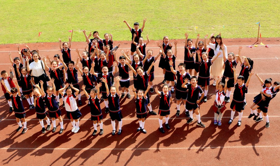 《夜空中最亮的星》被他们唱出了最动人的版本