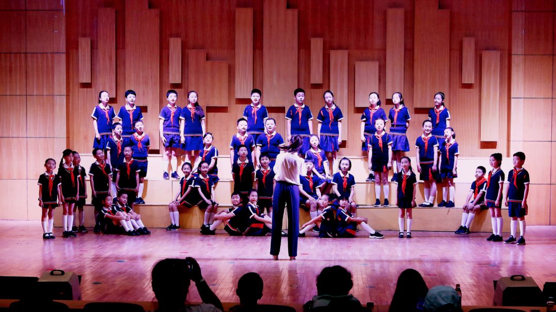 《夜空中最亮的星》被他们唱出了最动人的版本