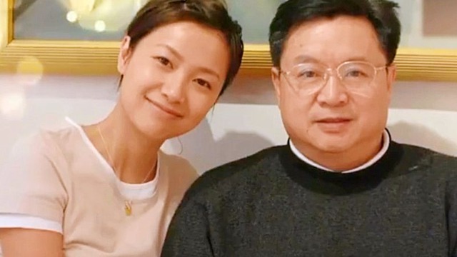 鲁豫有约:"才女"徐静蕾不愿结婚竟和父母有关