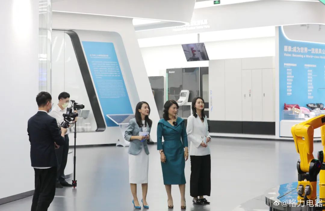 董明珠直播“卡卡卡”，格力触网难难难