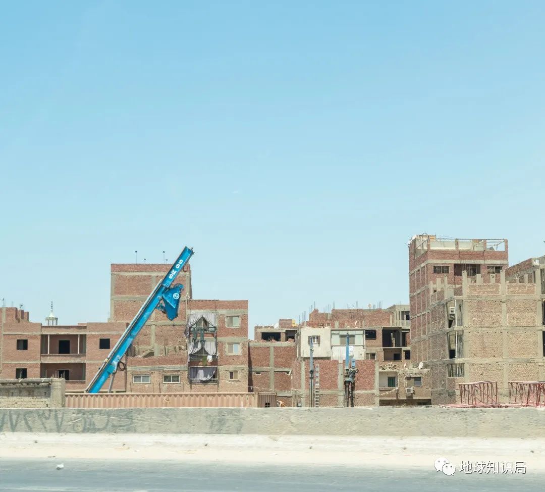 埃及首都，遍布“烂尾楼” | 地球知识局