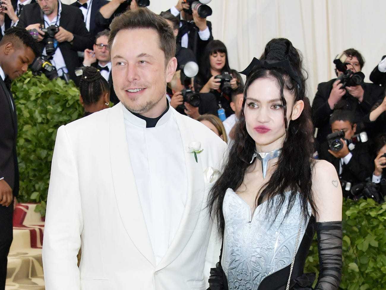 特斯拉公司ceo埃隆·马斯克(elon musk)与歌手女友格莱姆斯(grimes)的