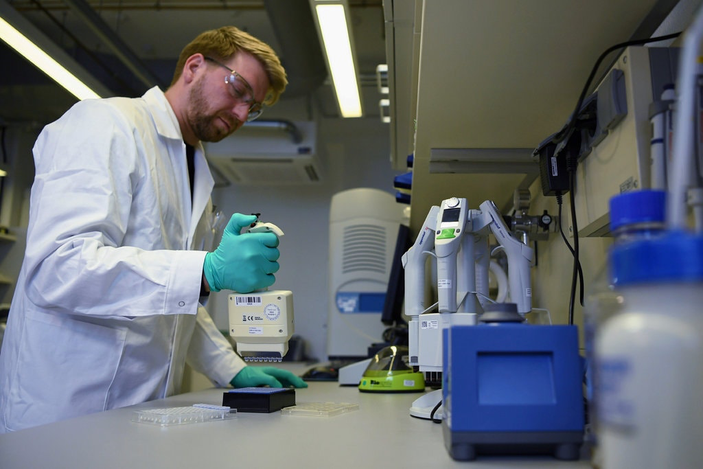 白宫40多名工作人员已确诊，70多人自我隔离