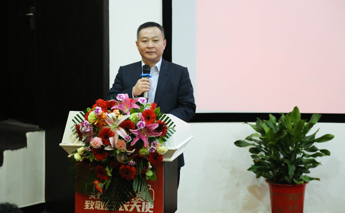 感恩医护,致敬白衣天使 重庆华南城爱心助力公共医疗卫生事业
