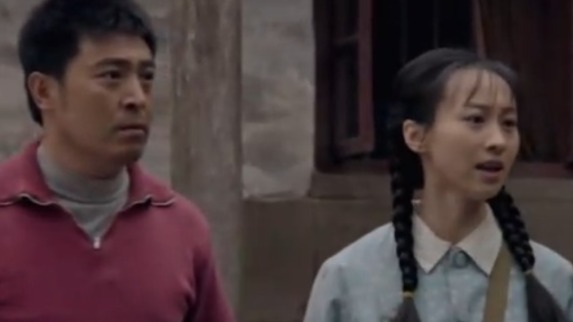 杨豆筋拿着搬砖找吴建富算账 幸好三妹在场!