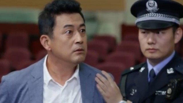 阳光下的法庭:鹿鸣说杨振华剽窃 不料杨振华直接晕倒