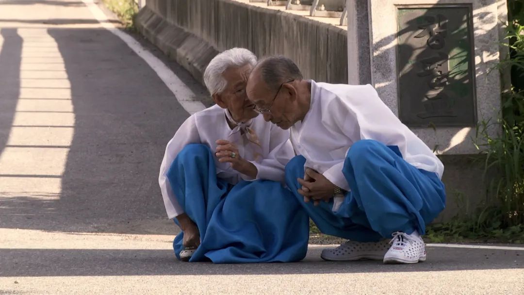 儿子看我的眼神，像在看一个不争气的败类”