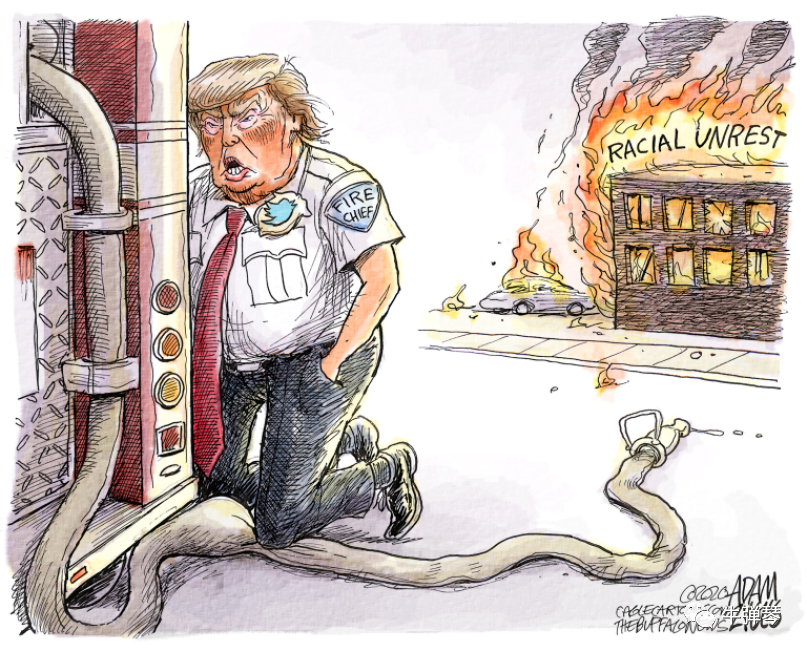 特朗普终于走出了白宫，脸色很难看