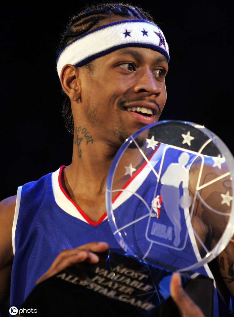 2005年nba全明星赛,艾弗森凭借15分10助攻4篮板的两双数据生涯第2次将