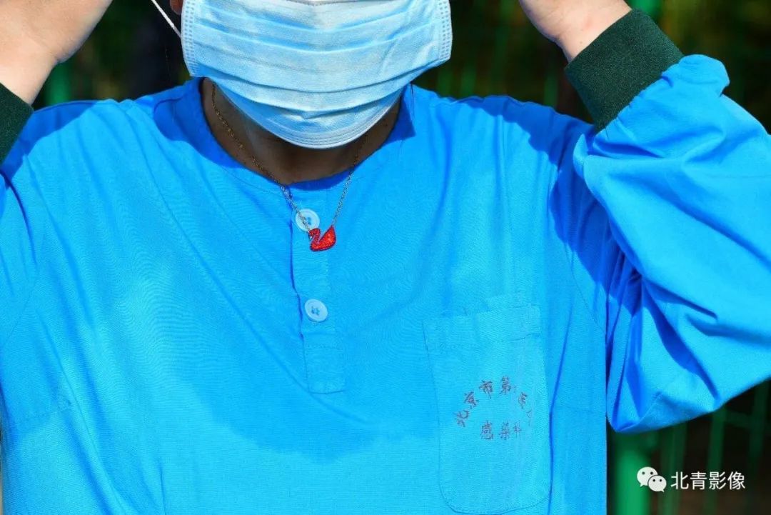 高温之下,北京核酸检测现场