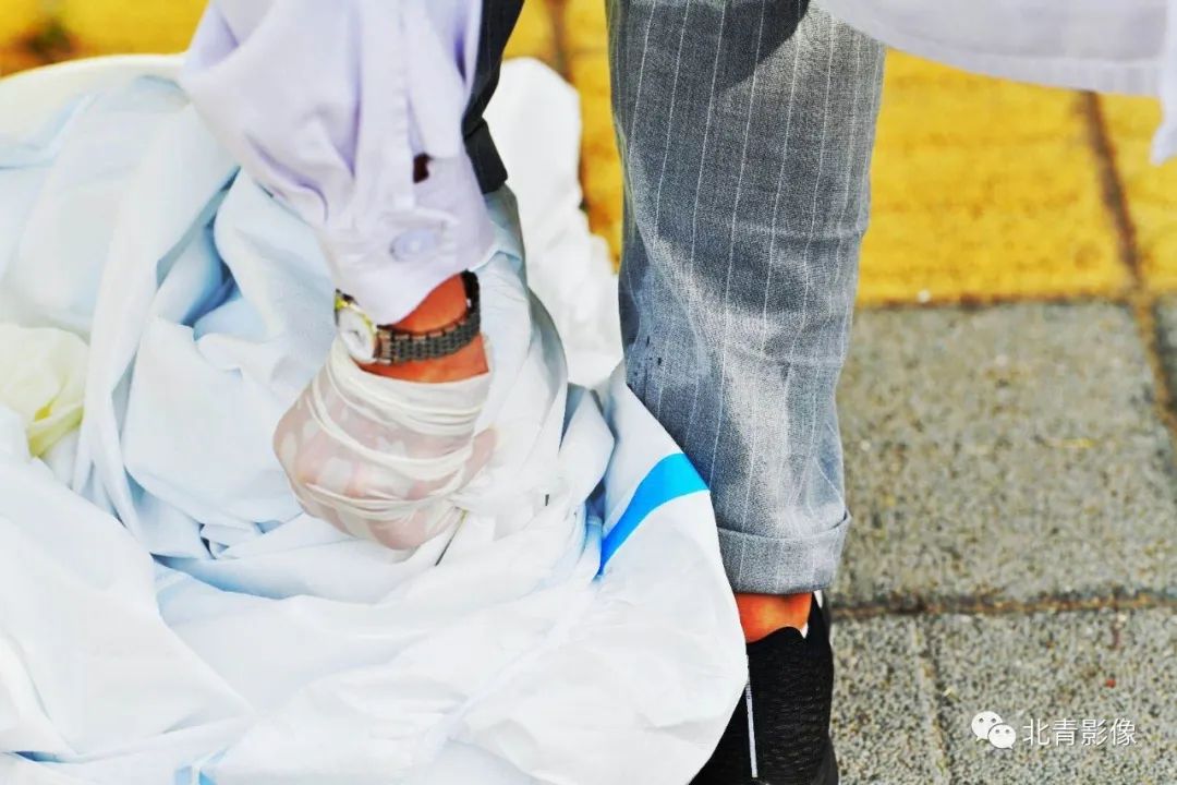 高温之下,北京核酸检测现场