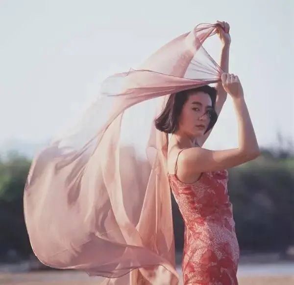 林青霞年轻时有多美?看完这组照片,便知何谓风情万种