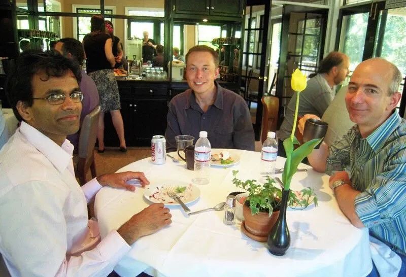 一个月“炮轰”两次世界首富!是马斯克飘了?