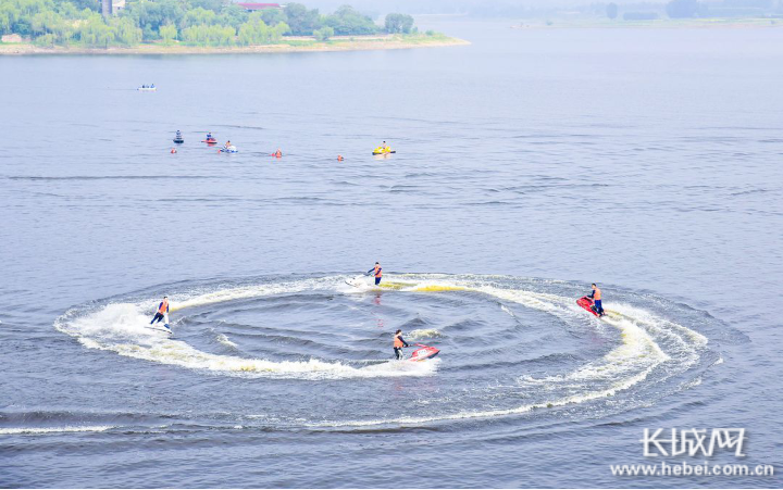 蟠龙湖 大会 新闻中心 水陆空 石家庄市 激情 游客 景区 摩托 湖光山色：超炫酷！蟠龙湖水陆空嘉年华活动激情上演