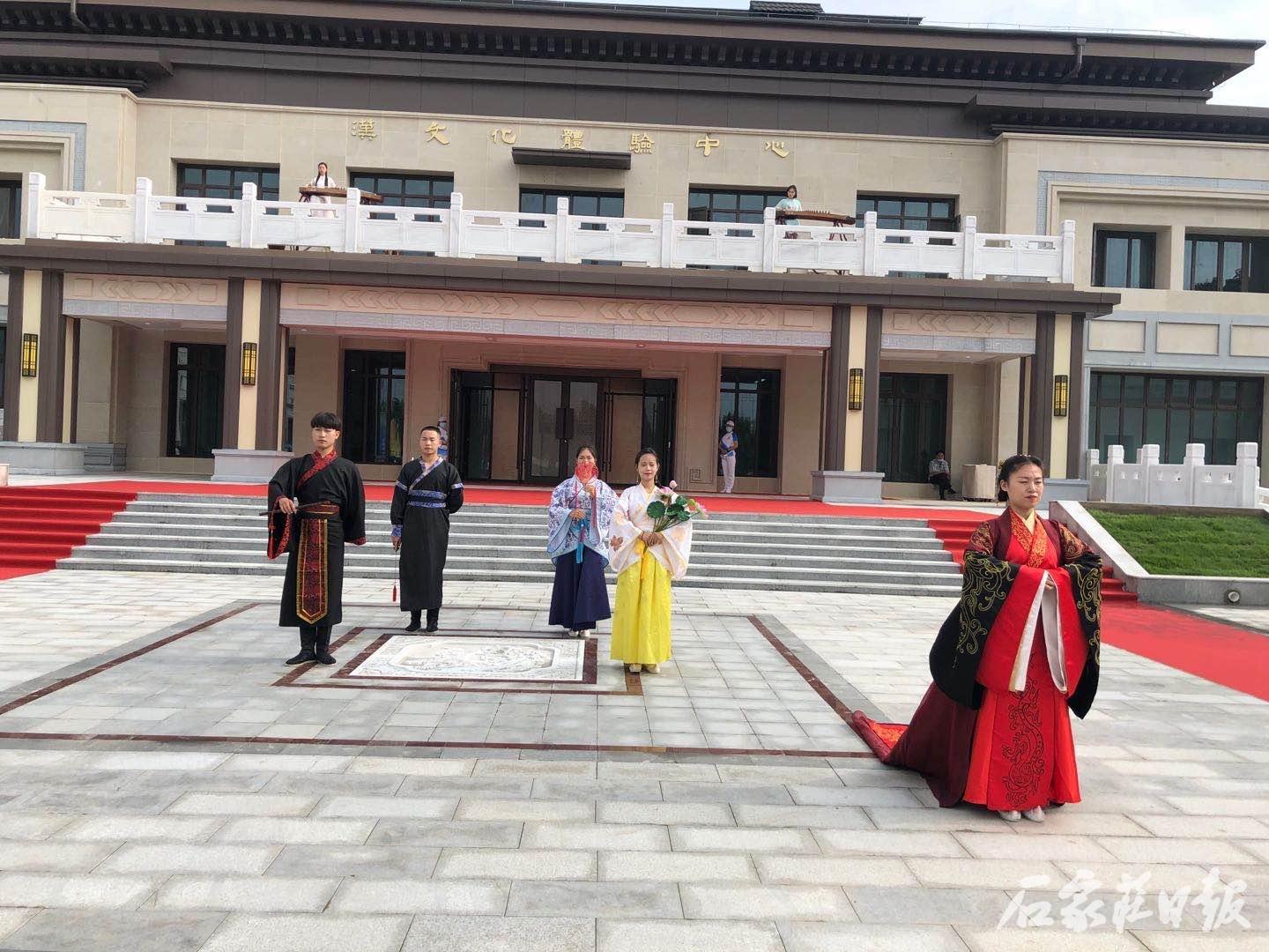 「廊桥 汉服 嘉宾 资料图 元素 汉文化 元氏 解说员 文化之旅 封龙山」创新传承 体验文化之旅:汉元素带人们穿越千年