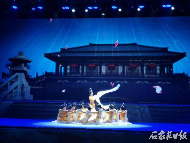 【元氏 舞台 汉碑 元氏县 演员 舞台剧 龙兴元氏 屏风 数学 华丽】聚焦旅发 | 大型原创舞台剧《龙兴元氏》华丽亮相