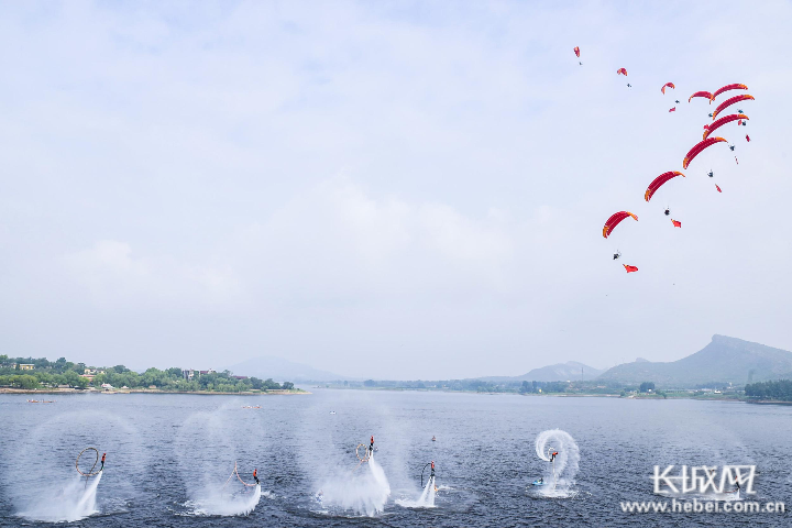 蟠龙湖 大会 新闻中心 水陆空 石家庄市 激情 游客 景区 摩托 湖光山色：超炫酷！蟠龙湖水陆空嘉年华活动激情上演