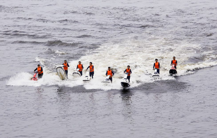 蟠龙湖 大会 新闻中心 水陆空 石家庄市 激情 游客 景区 摩托 湖光山色：超炫酷！蟠龙湖水陆空嘉年华活动激情上演