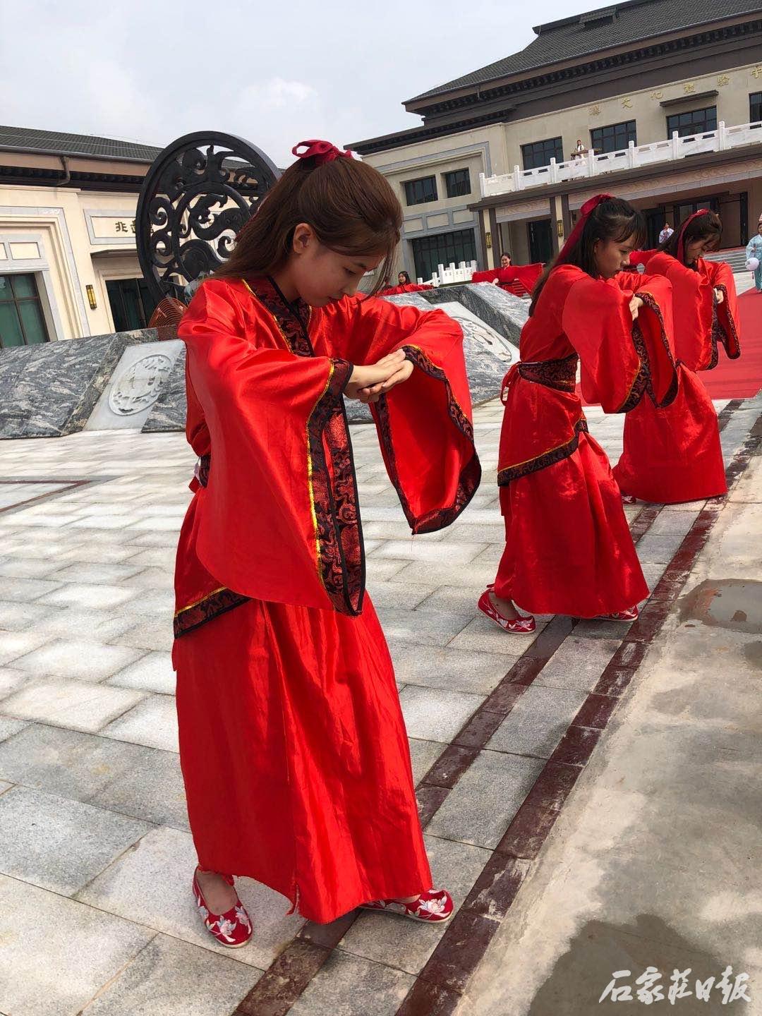 「廊桥 汉服 嘉宾 资料图 元素 汉文化 元氏 解说员 文化之旅 封龙山」创新传承 体验文化之旅:汉元素带人们穿越千年