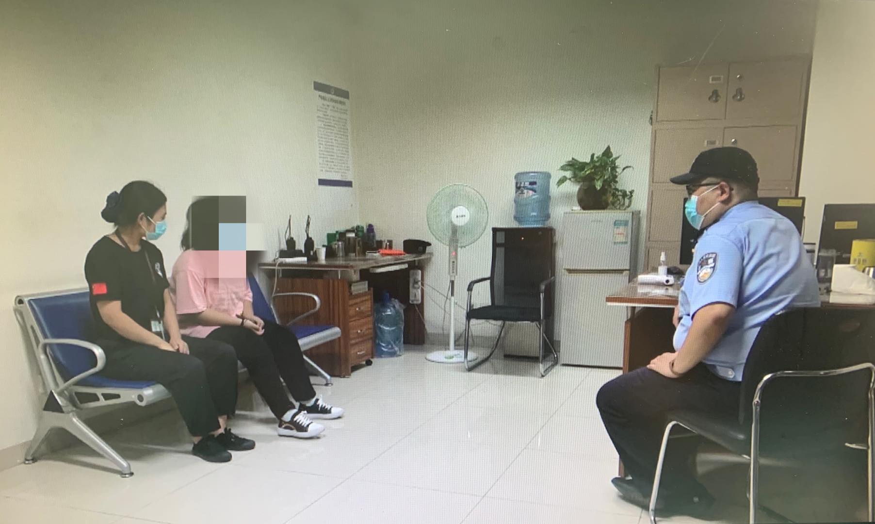 民警 女孩 铁路 河北 邯郸站派出所 警方 杭州 少女|河北铁路警方救助一离家出走少女(图)