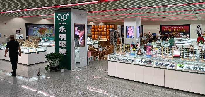 石家庄永明眼镜店延长营业时间方便市民下班后选配眼镜