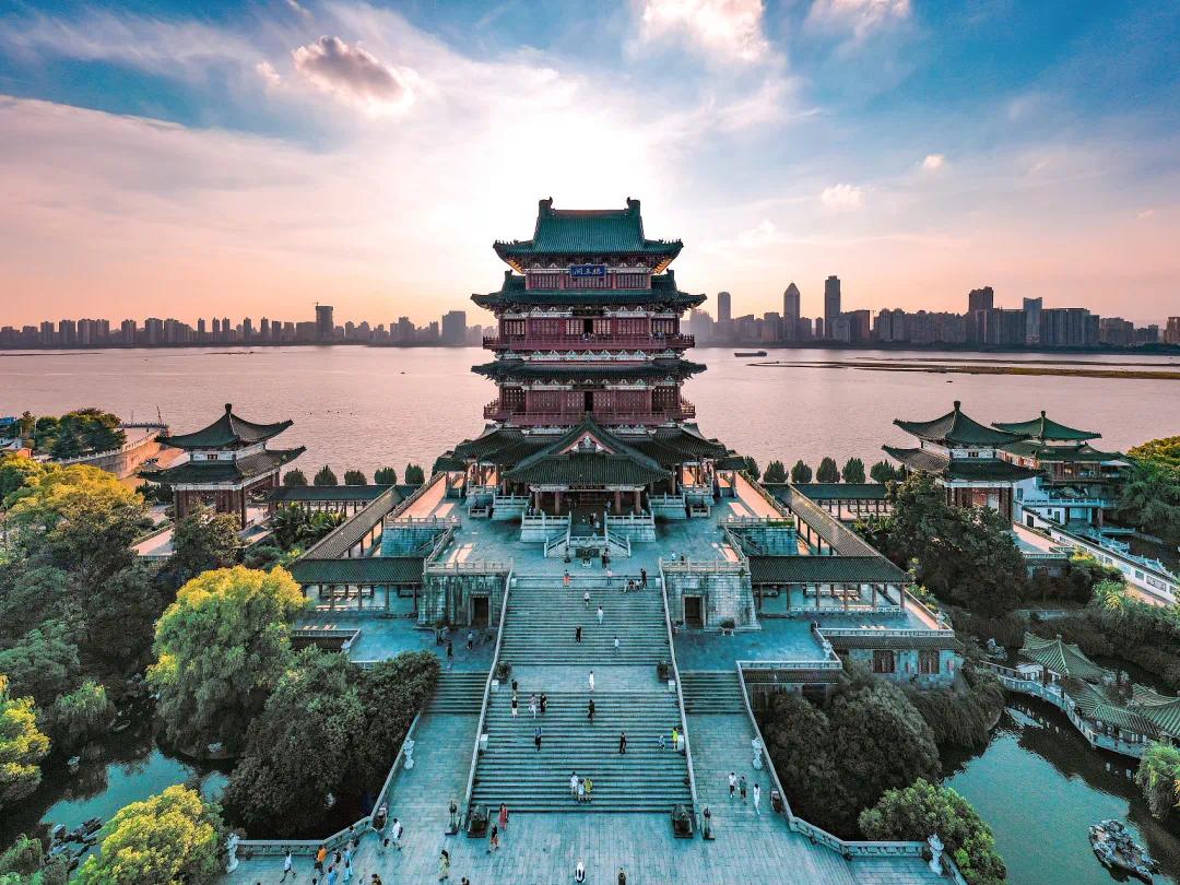 从北国风光到热带景观，这条铁路线怎么这么美？