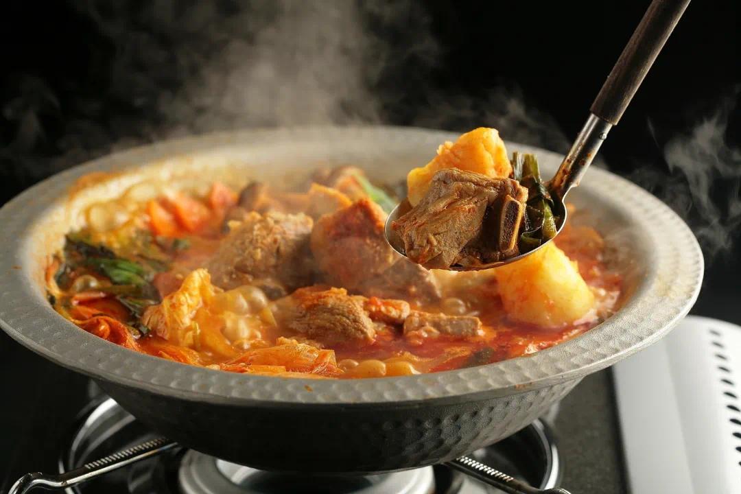 从北国风光到热带景观，这条铁路线怎么这么美？