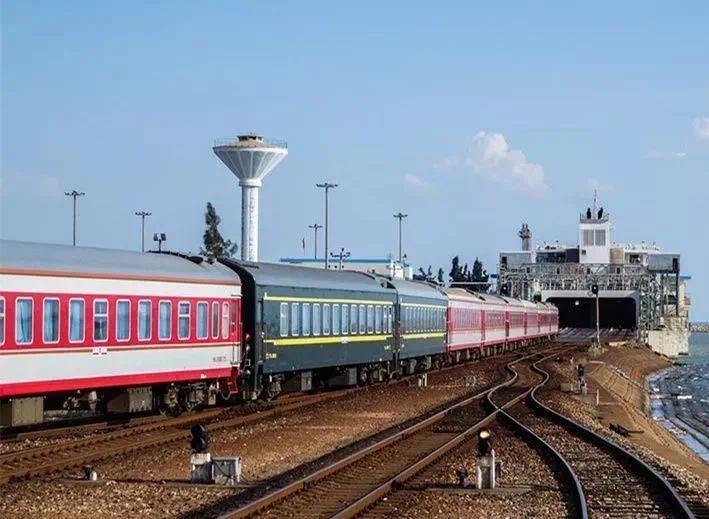 从北国风光到热带景观，这条铁路线怎么这么美？