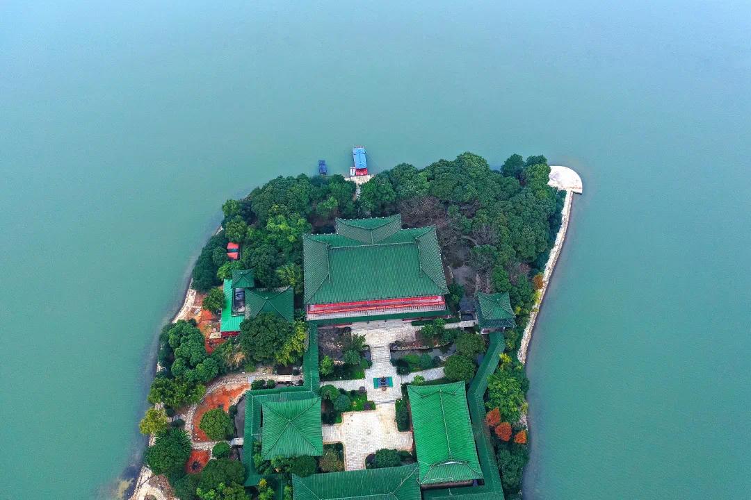 从北国风光到热带景观，这条铁路线怎么这么美？