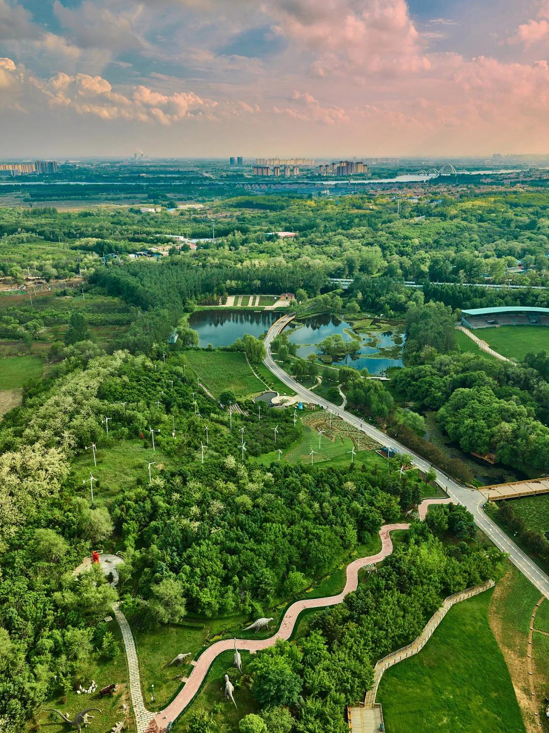 从北国风光到热带景观，这条铁路线怎么这么美？