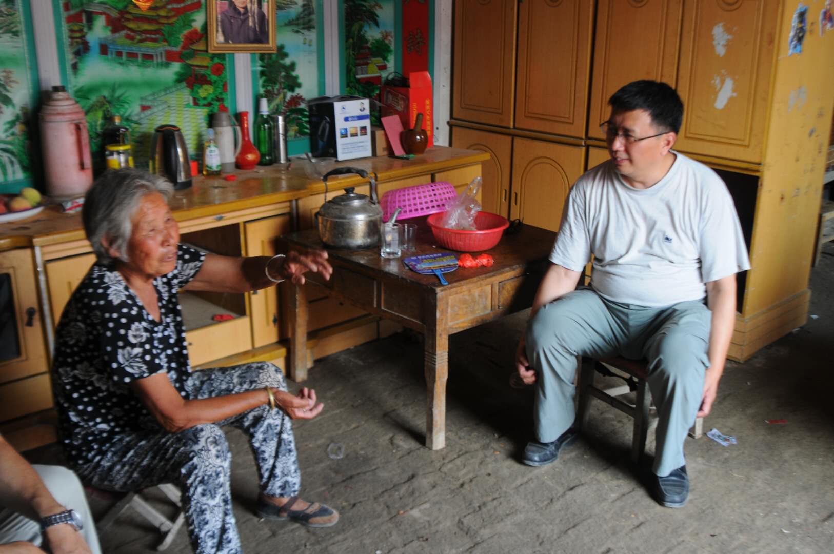 特别值得一提的是,省食品药品审评认证中心党总支与陈庄村两委共同