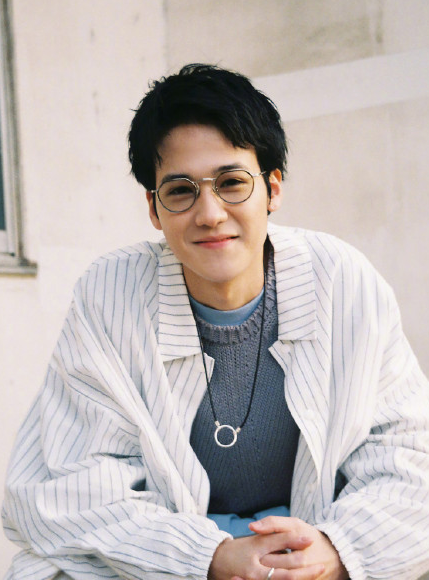 卡莉怪妞与小三岁叶山奖之恋情曝光事务所回复疑默认