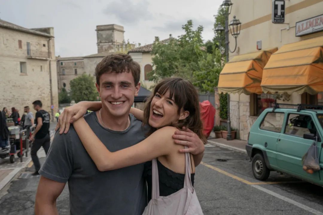 从什么时候起，爱情成了一件不再值得被讨论的事？